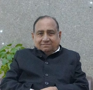 Sr. Adv. Rajesh Tandon